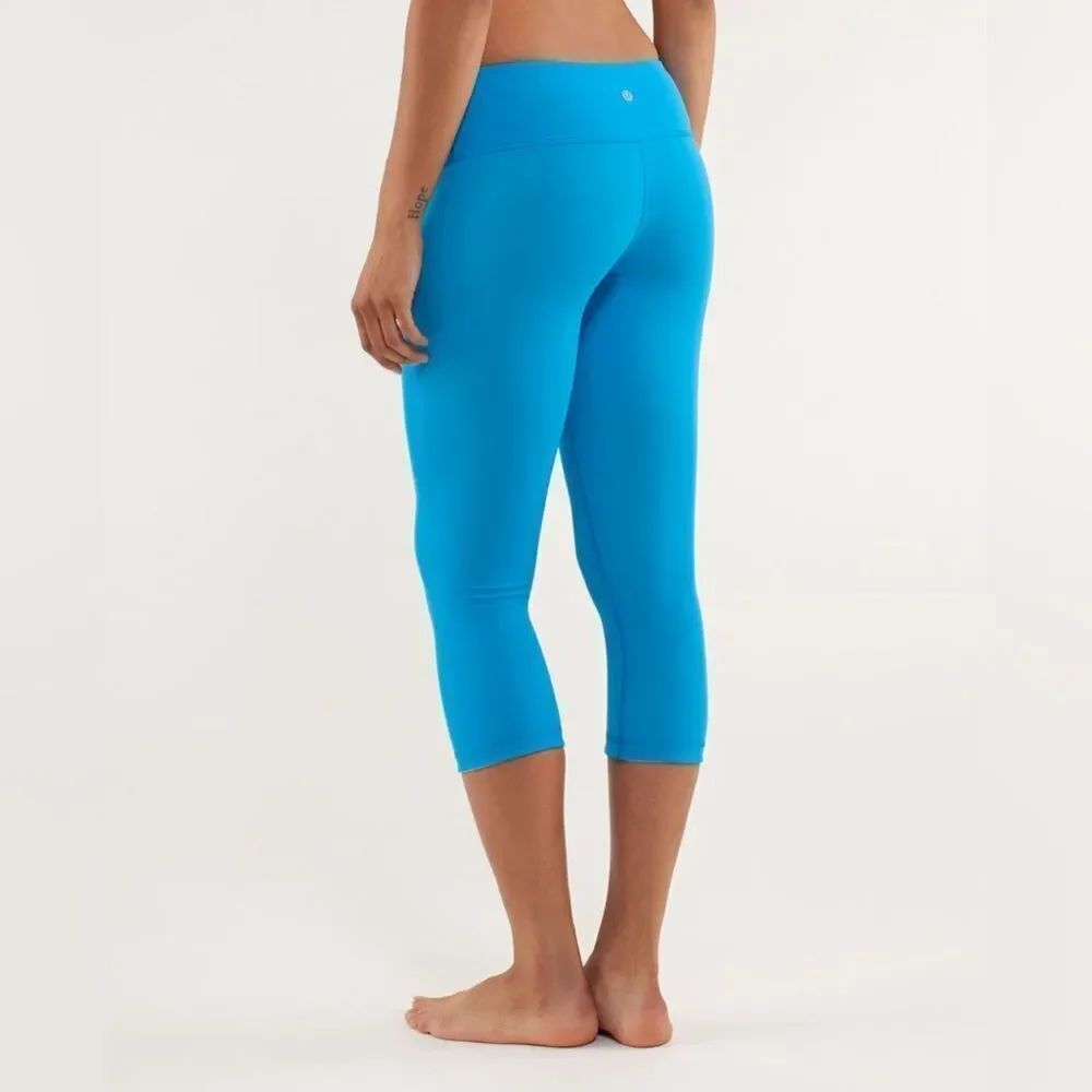 Lululemon Wunder Under Crop Reversible Legging Beach Blanket Blue Sz 8 or Sz 10 - Picture 3 of 17